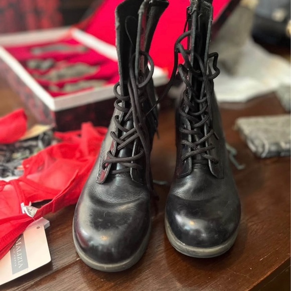 DOC MARTEN DARCIE Diva Heeled Boot US 7 EU 38 UK 6 - Picture 2 of 11